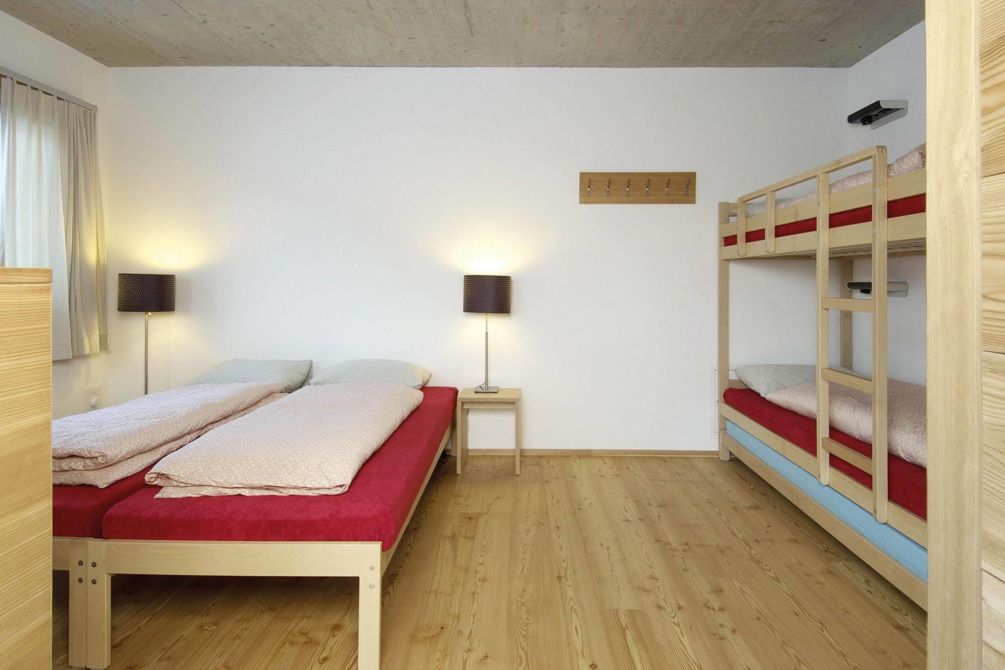 Scuol Youth Hostel Buitenkant foto